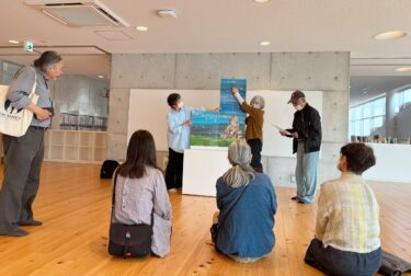 大型の仕掛け絵本は大迫力！5月の英語絵本の会