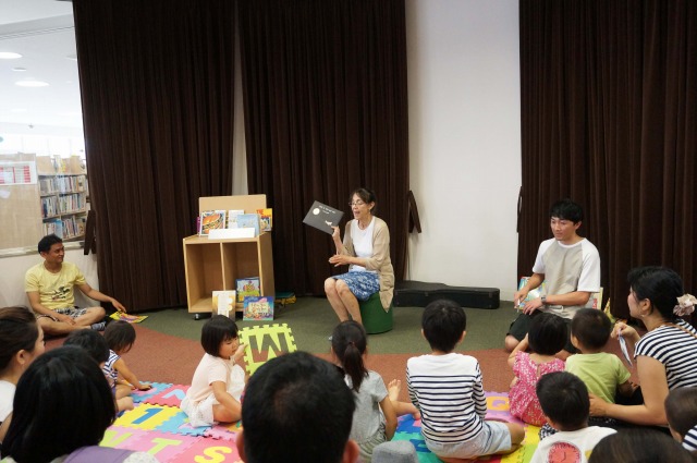 下関の英語絵本の読み聞かせと図書館見学